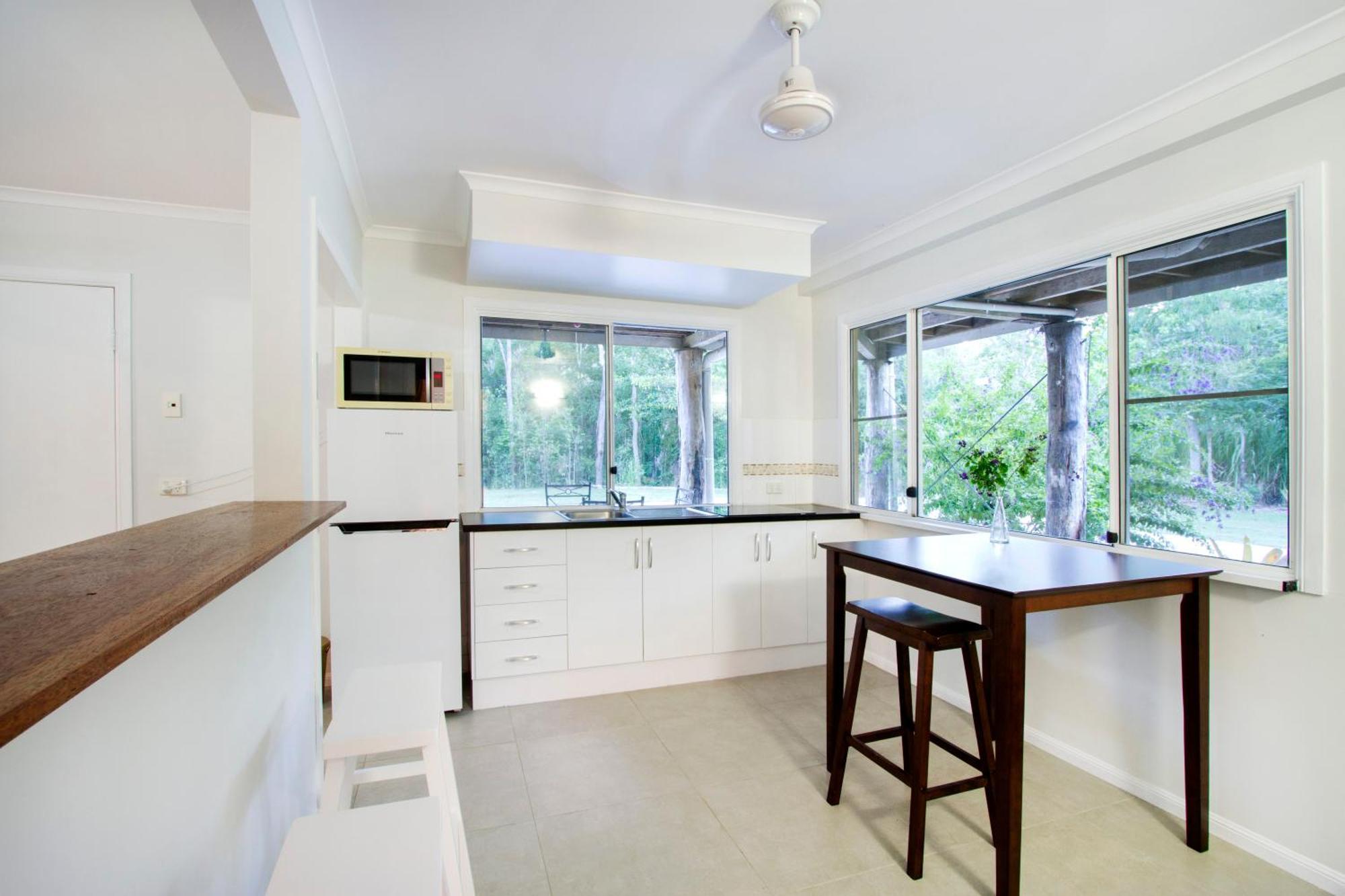 Airlie Beach Eco Cabins - Adults Only Екстериор снимка