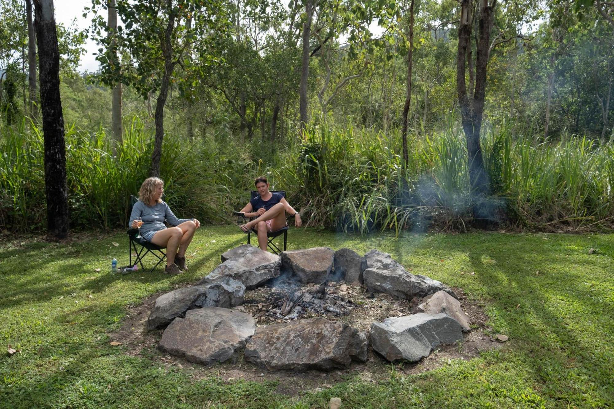 Airlie Beach Eco Cabins - Adults Only Екстериор снимка